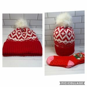Old Navy Women One Size Cozy  Soft Red/White Knit Winter Pom Hat/Socks